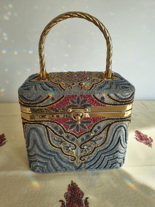 Сумочки вечерние