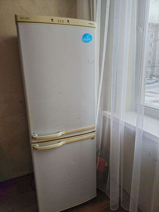 Продам холодильник