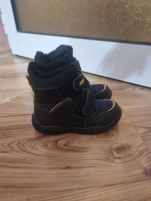 Продавам детски ботушки