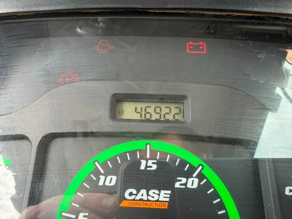 Экскаватор-погрузчик CASE 570 SV (в хорошем состоянии)