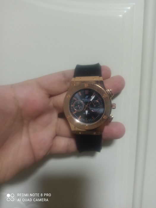 Hublot soat zolotistiy