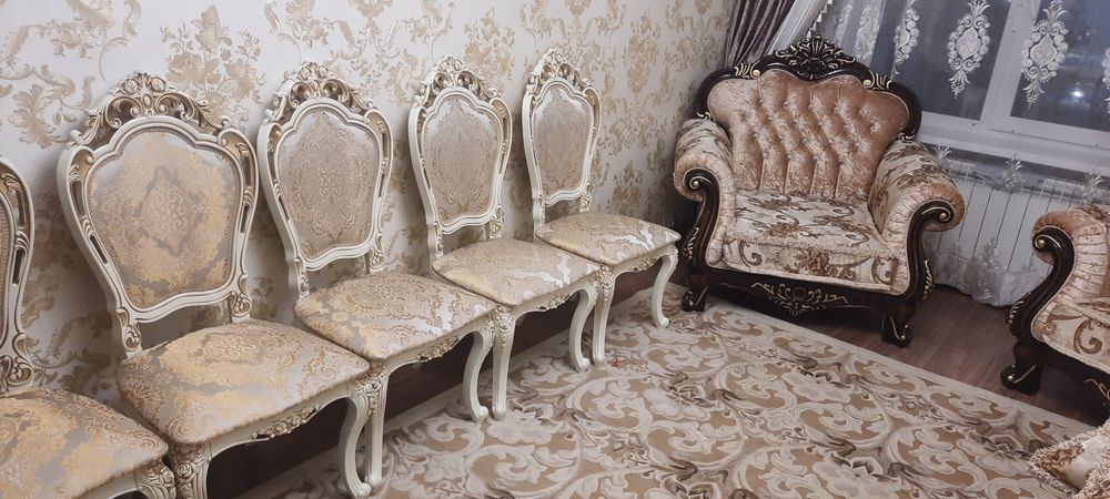 Стол и стулья продам