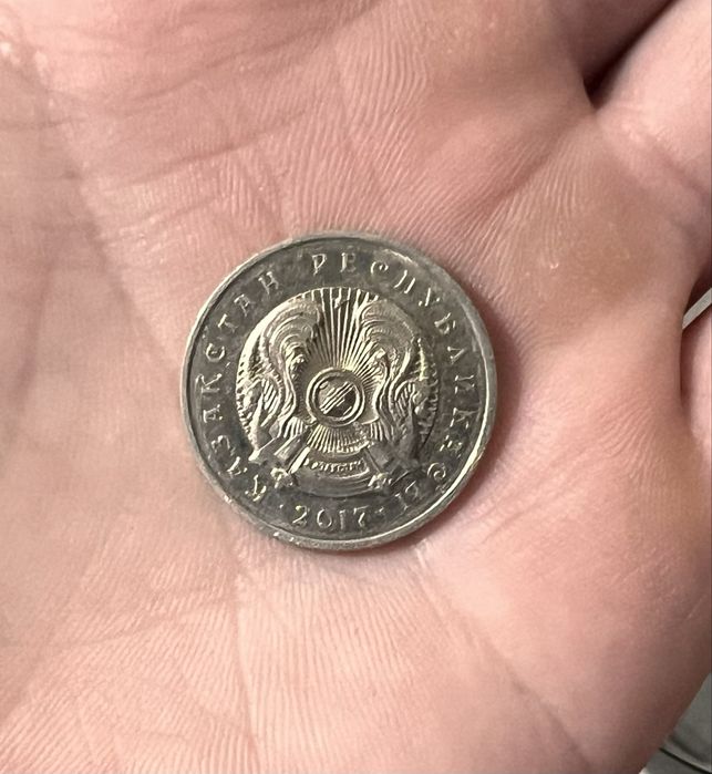 Брак монеты 50 тг выпирает герб