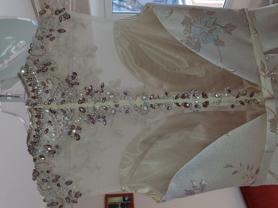 Красивое вечернее платье