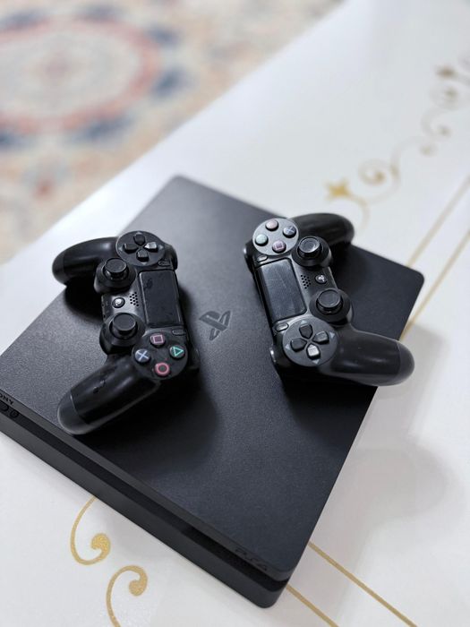 Sony playstation 4 slim