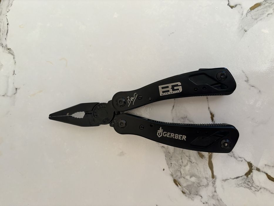 Продам оригинальный мультитул Gerber Bear Grylls Ultimate Multi-Tool.