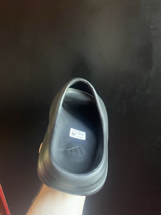 Papuci Yeezy Slides