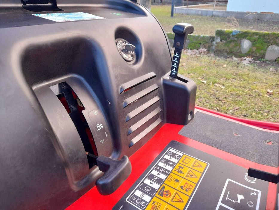 Tractoraș tuns iarba Minirider 60 E