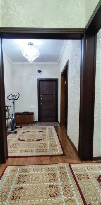 Продаётся 5 комн. Первый этаж. Юнусабад-9 квл