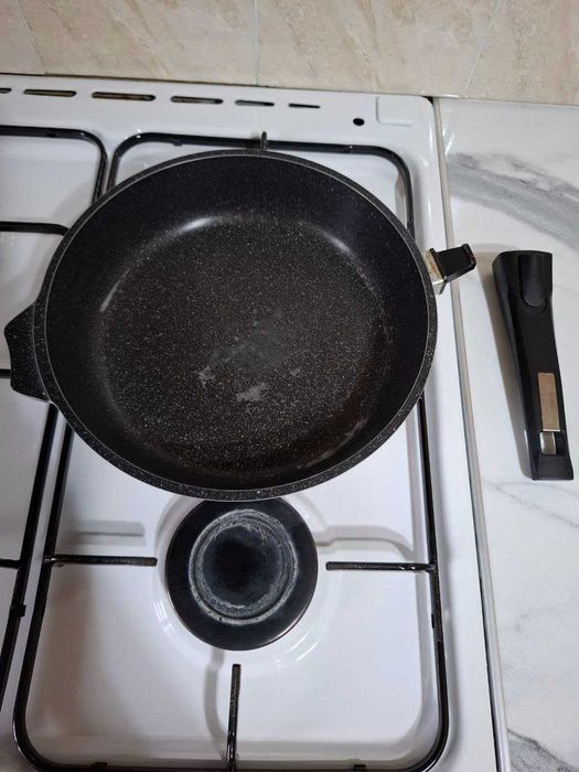 Продам  сковородку в отличном  состоянии, производство Россия