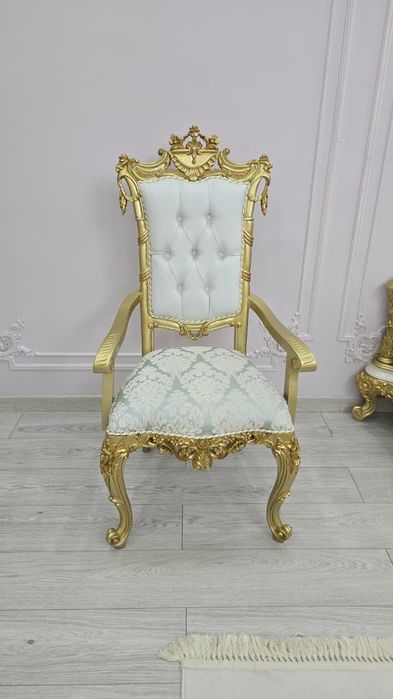 Стол со стульями