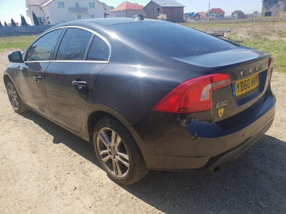 Dezmembrez Volvo S60 II D3 2010 motor 2.0D 120KW 163CP D5204 cutie de viteze manuala 6+1 usa portiera stanga dreapta fata spate bara aripa fuzeta planetara aripa oglinda dezmembrari piese