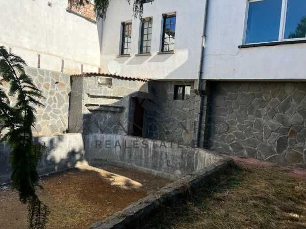 Продава се Къща в Пловдив, Прослав - 1952 кв.м за 384 €/кв.м - Снимка #1