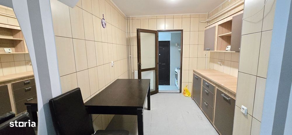 Apartament 3 camere decomandat, CT, tamplarie PVC, balcon, Galata