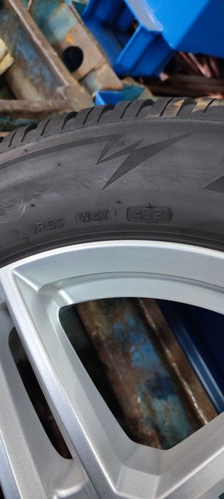 Vând sau schimb Jante r18 cu cauciucuri de iarna vara Bridgestone