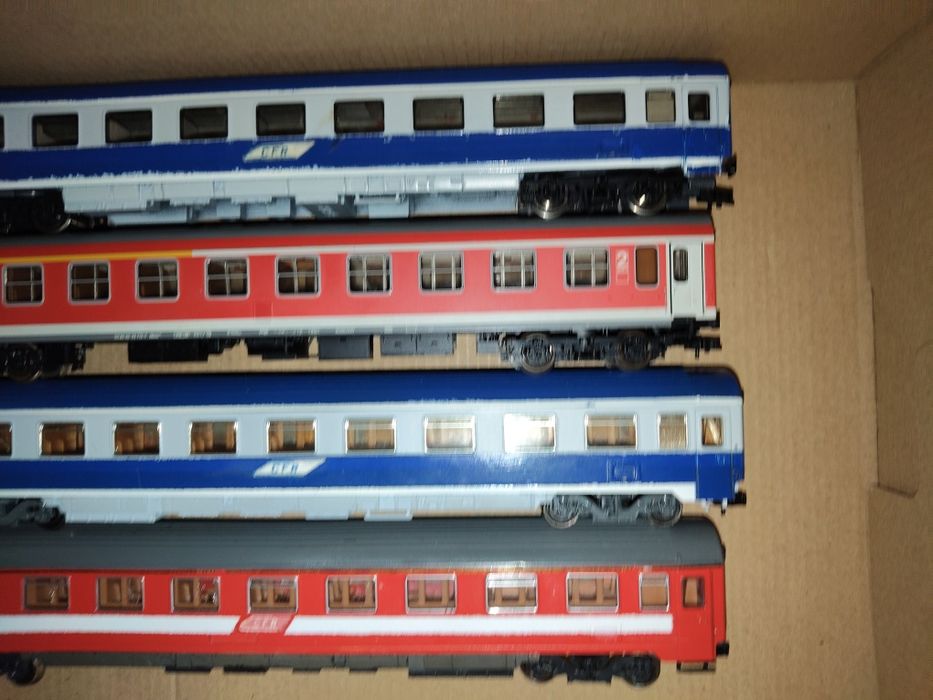 Vând vagoane HO ROCO