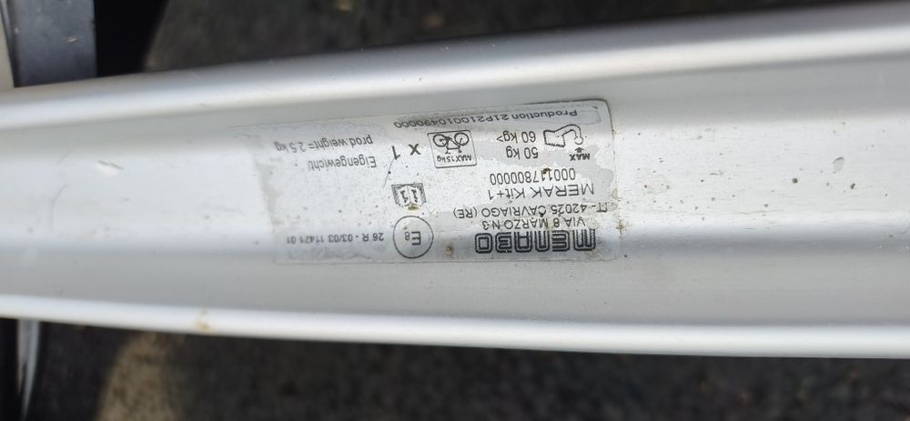 Suport pe carlig pentru 3 biciclete,rabatabil.