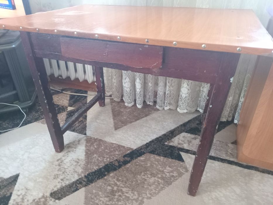 Продам стол дерево