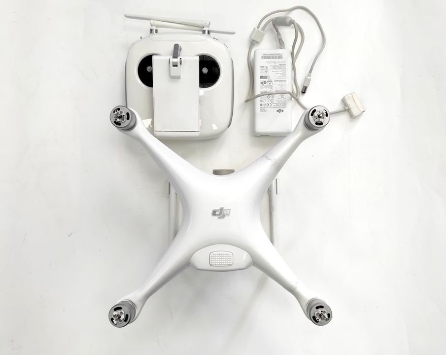 DJI Phantom 4 квадрокоптер