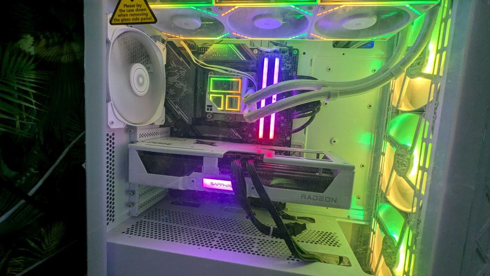 Sapphire Pure AMD Radeon RX 9070 Gaming OC, 16GB GDDR6