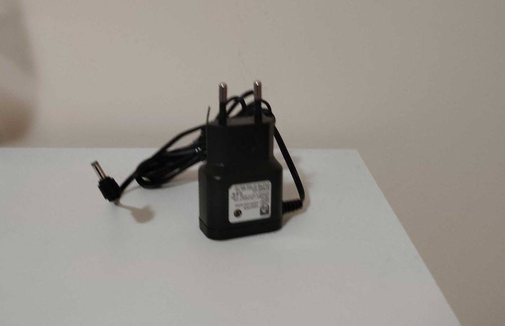 Радио с часовник Philips TAR 3306/12 FM Display, Черен