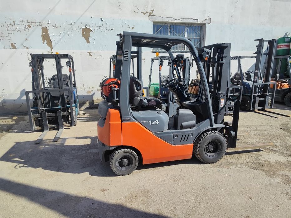 Продам вилочный погрузчик. Кара