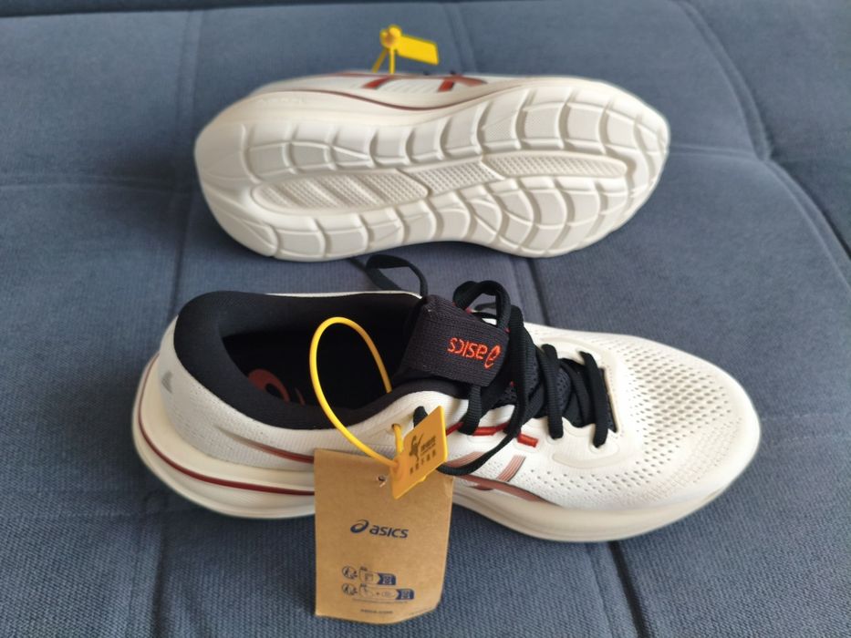 Продаю кроссовки ASICS Cumulus 28