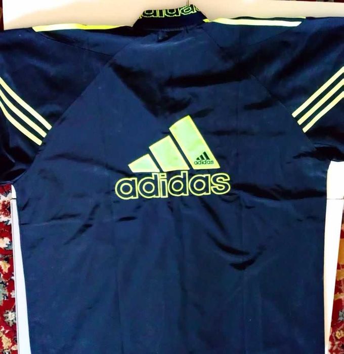 Спортен екип, шорти и фанелка Adidas, размер L/XL  (15 UK)