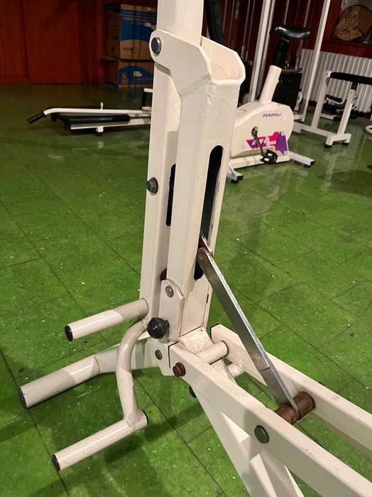 Уред за гръб - използващ телесно тегло