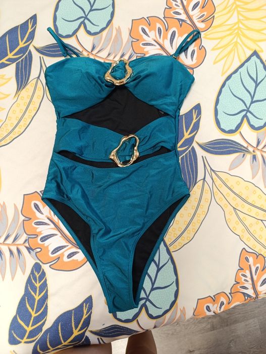 Бански костюм цял