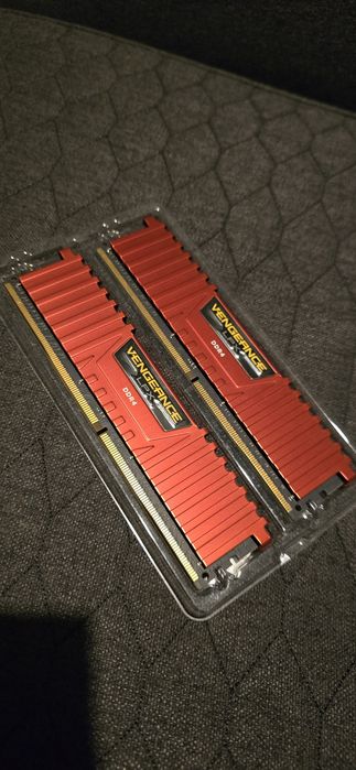 Corsair Vengeance LPX 16GB   2400 DDR4