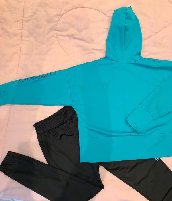 Дамски Спортен комплект Nike от две части