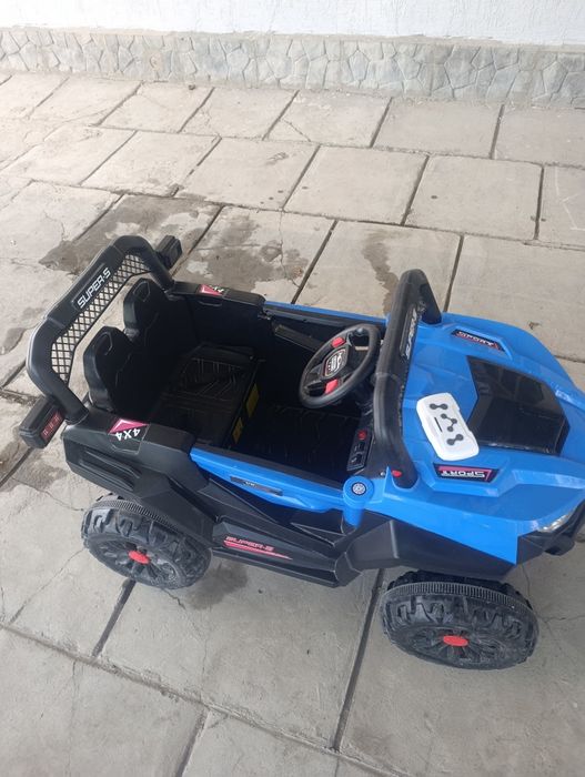 Детская педальная машина