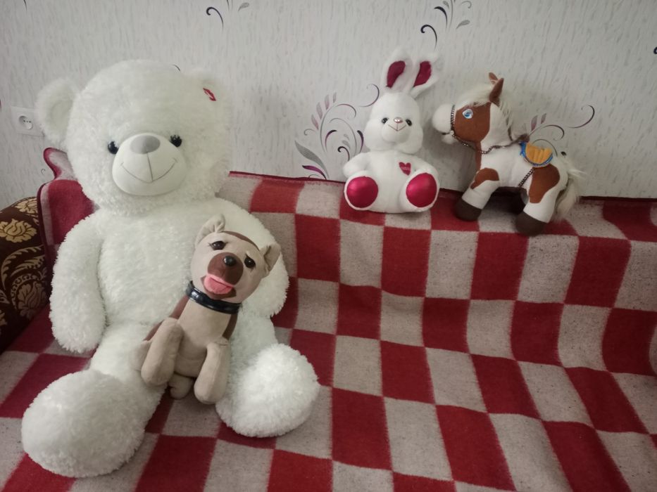 Мягки игрушки,заец,лощадка,собака, медведь
