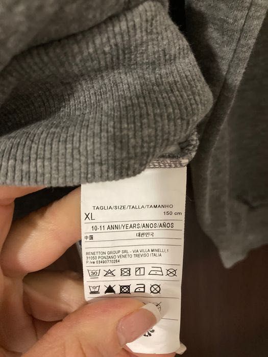 Суичър на марката BENETTON
