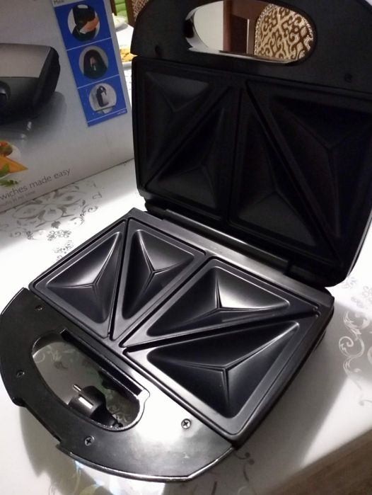 Сэндвичница (бутербродница) "PHILIPS".