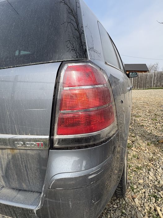 Dezmembrez Opel Zafira 1.9 Diesel cutie manuala 6+1 (2006)