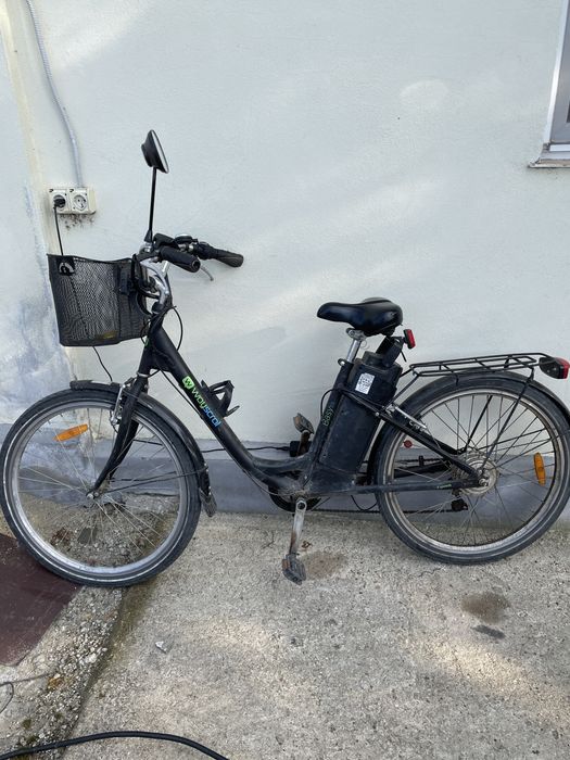 Vand bicicleta electrica perfecr fumctionala. O incarcare full 60 km