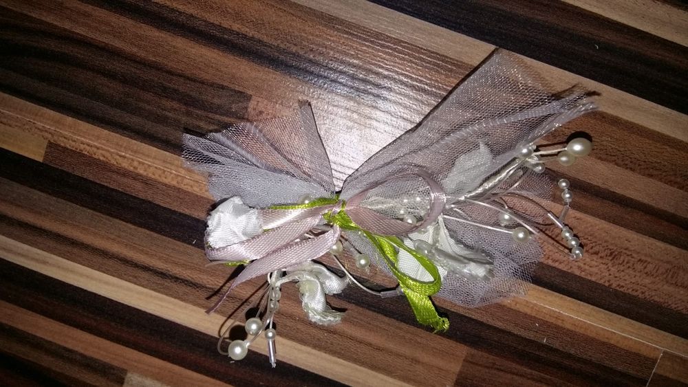 Rochie si buchet mireasa ,flori si cocarde superbe,cutii praji
