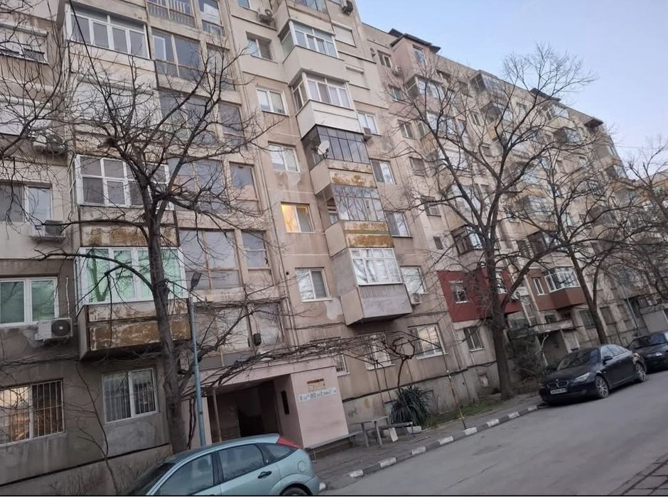 Тристаен  87кв.м реална квадратура панелна сграда