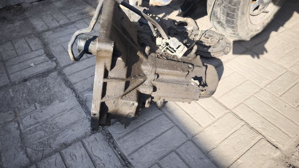 Продам коробку Мазда 323 1.3 bg