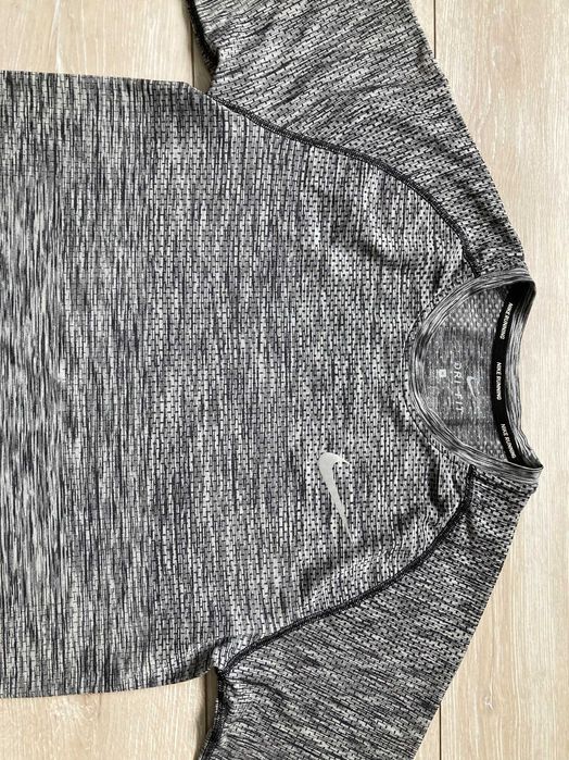 Найк Nike Running Knit Shortsleeve Dri Fit мъжка тениска размер М