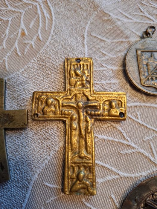 Старинни кръстове медальони