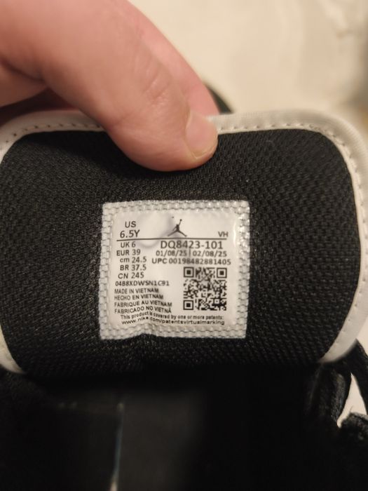 Vând Jordan 1 mid !