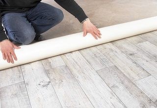 Настил линолеума Работа перфоратором