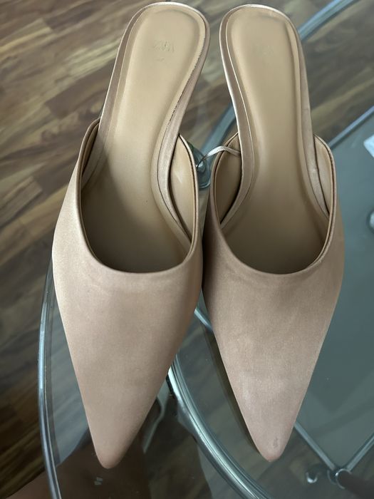 Бежови чехли Zara