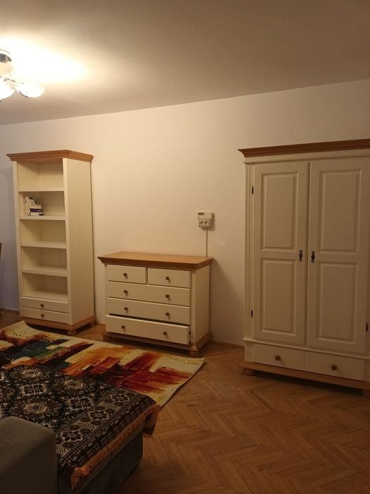 Închiriez apartament 3 camere