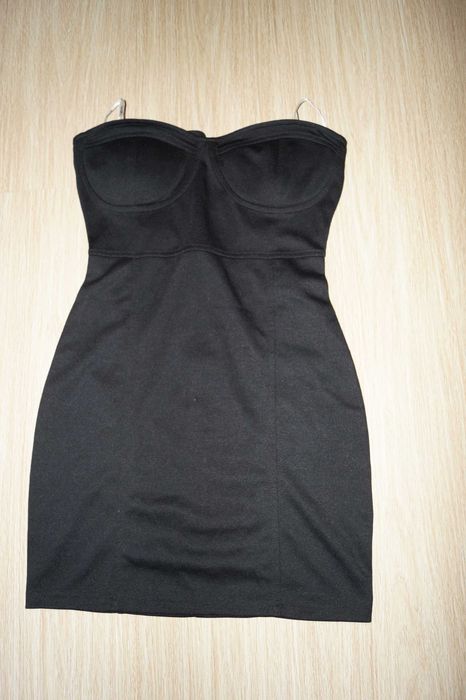 Малка черна рокля Guess, Zara