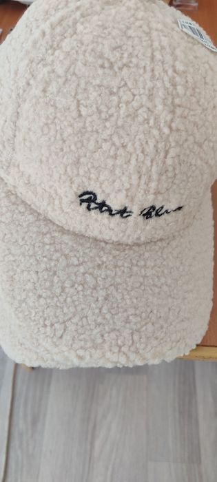 Продам кепки новые женские