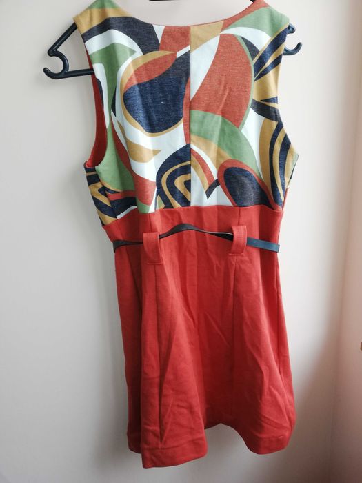 Ежедневни елегантни рокли, подходящи за офиса